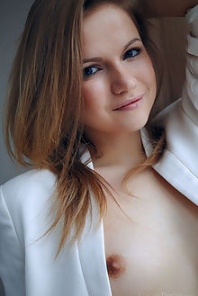 elizabeth new model presenting arkisi indoor brunette brown ...