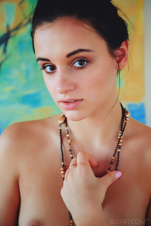 Sultana in Romenti by Vicente Silva indoor brunette black ha...